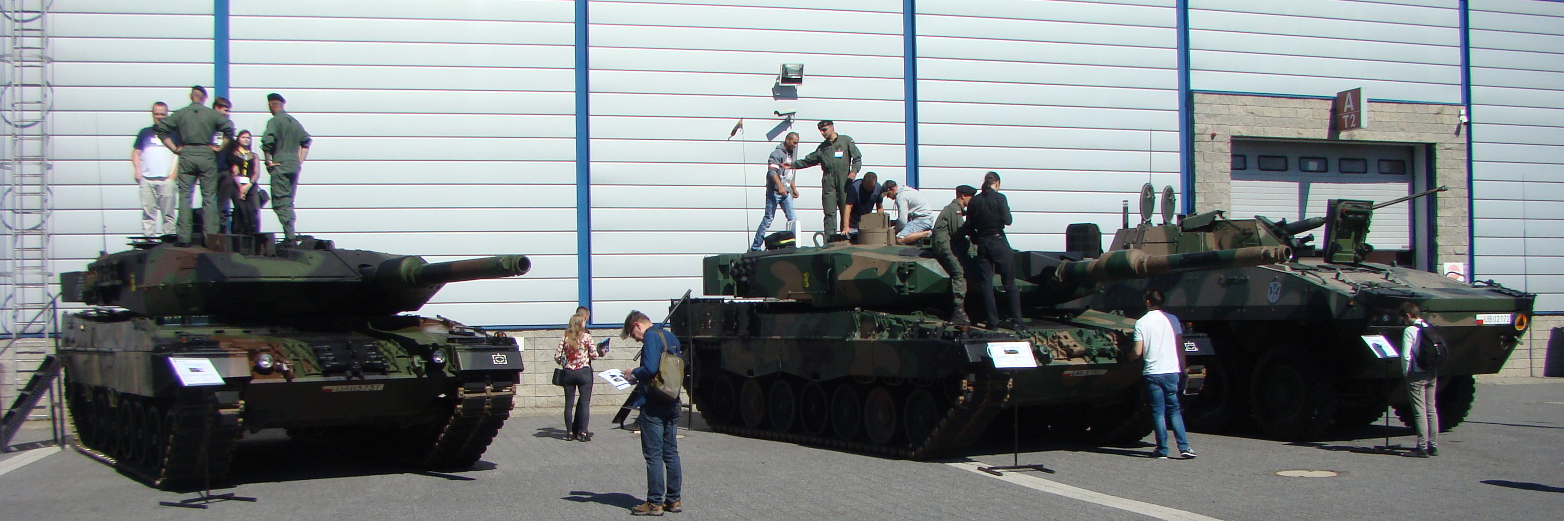 دبابات الجيش البولندي Leopard 2A5 و2PL وRosomak IFV في المعرض الدولي لصناعة الدفاع في كيلسي، بولندا